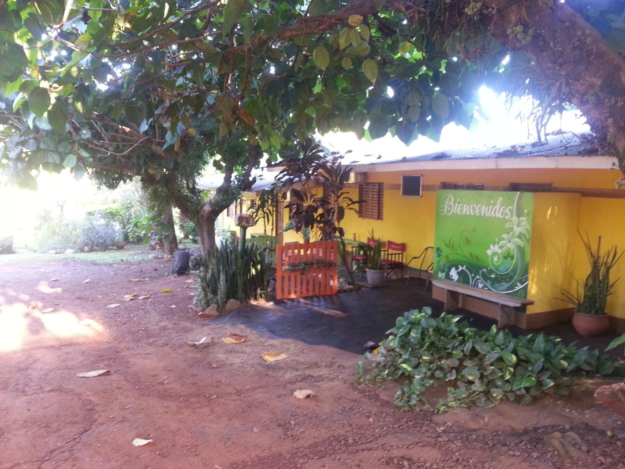 Hotel Y Residencial Amigos ปูแอร์โตอีกวาซู ภายนอก รูปภาพ