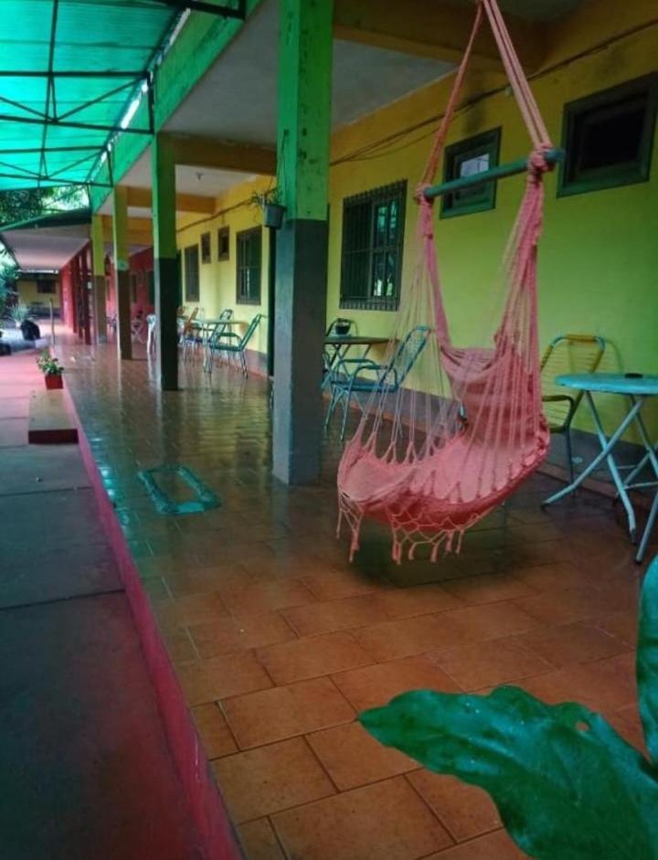 Hotel Y Residencial Amigos ปูแอร์โตอีกวาซู ภายนอก รูปภาพ