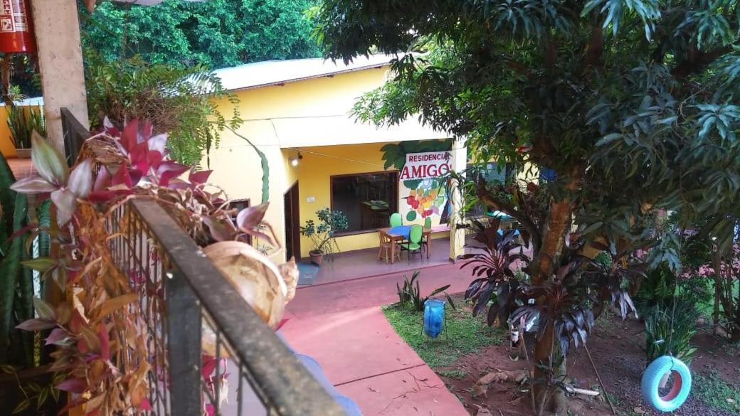 Hotel Y Residencial Amigos ปูแอร์โตอีกวาซู ภายนอก รูปภาพ