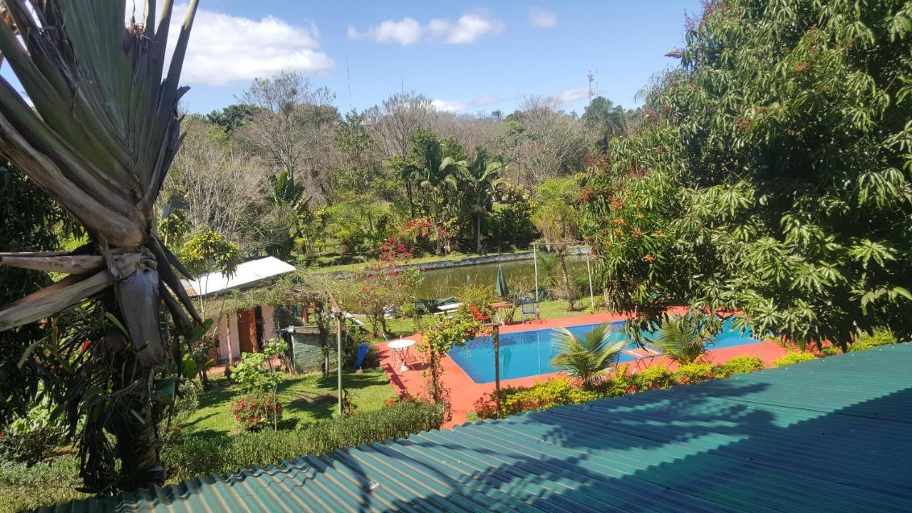 Hotel Y Residencial Amigos ปูแอร์โตอีกวาซู ภายนอก รูปภาพ