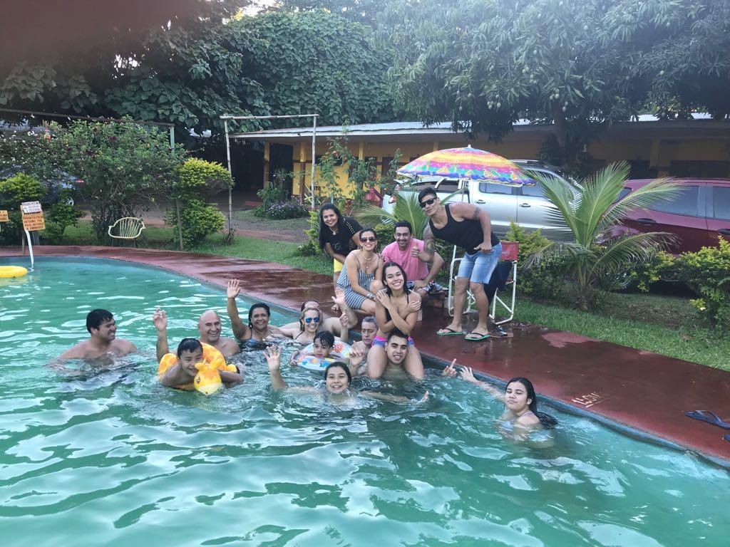 Hotel Y Residencial Amigos ปูแอร์โตอีกวาซู ภายนอก รูปภาพ