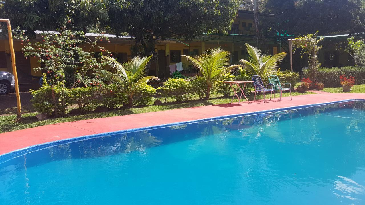 Hotel Y Residencial Amigos ปูแอร์โตอีกวาซู ภายนอก รูปภาพ